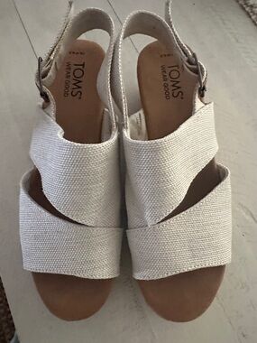 TOMS Cream Cross-Strap Slingback Sandals - Women's